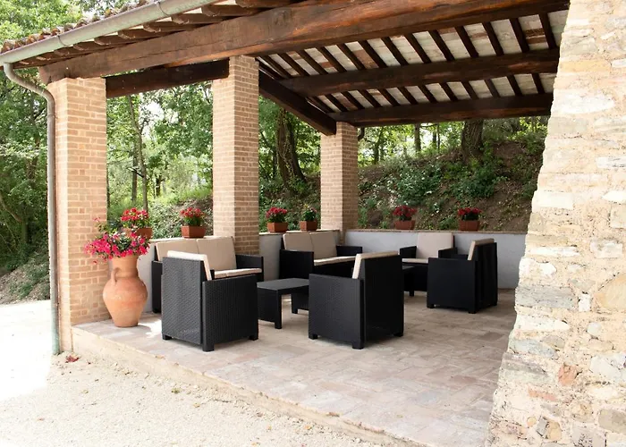 Casale San Sabino 호텔 *